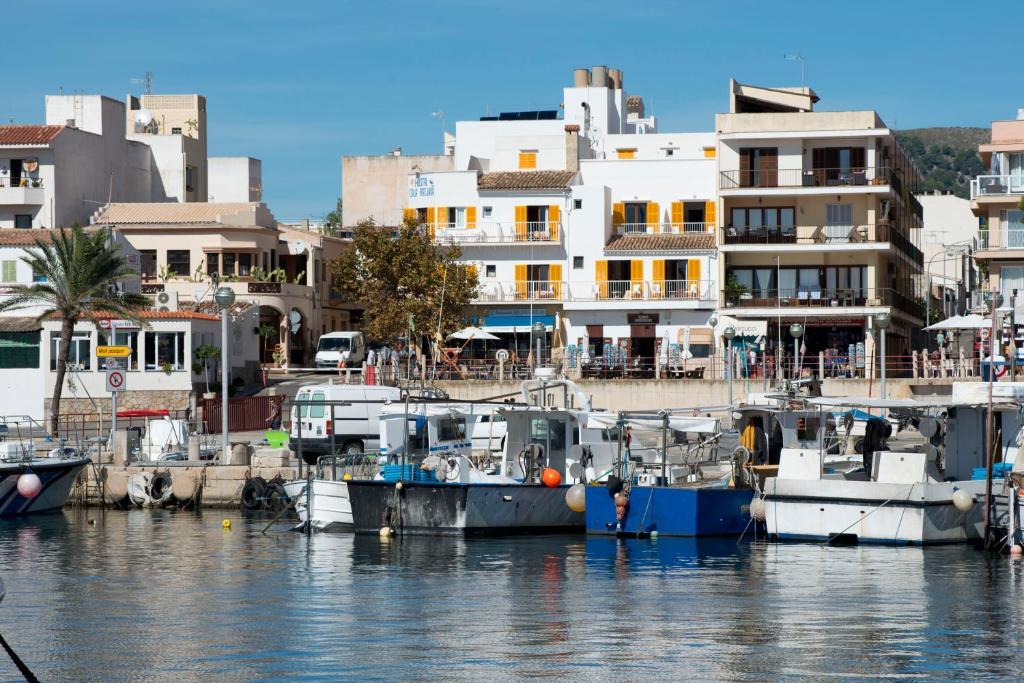 Hostal Cala Ratjada Exterior photo