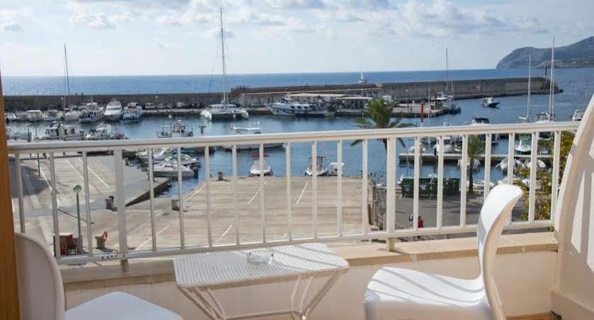 Hostal Cala Ratjada Exterior photo
