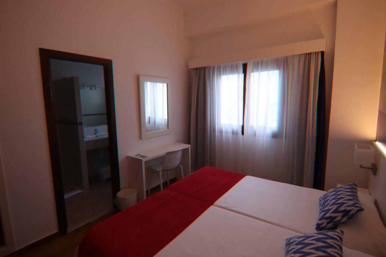 Hostal Cala Ratjada Exterior photo